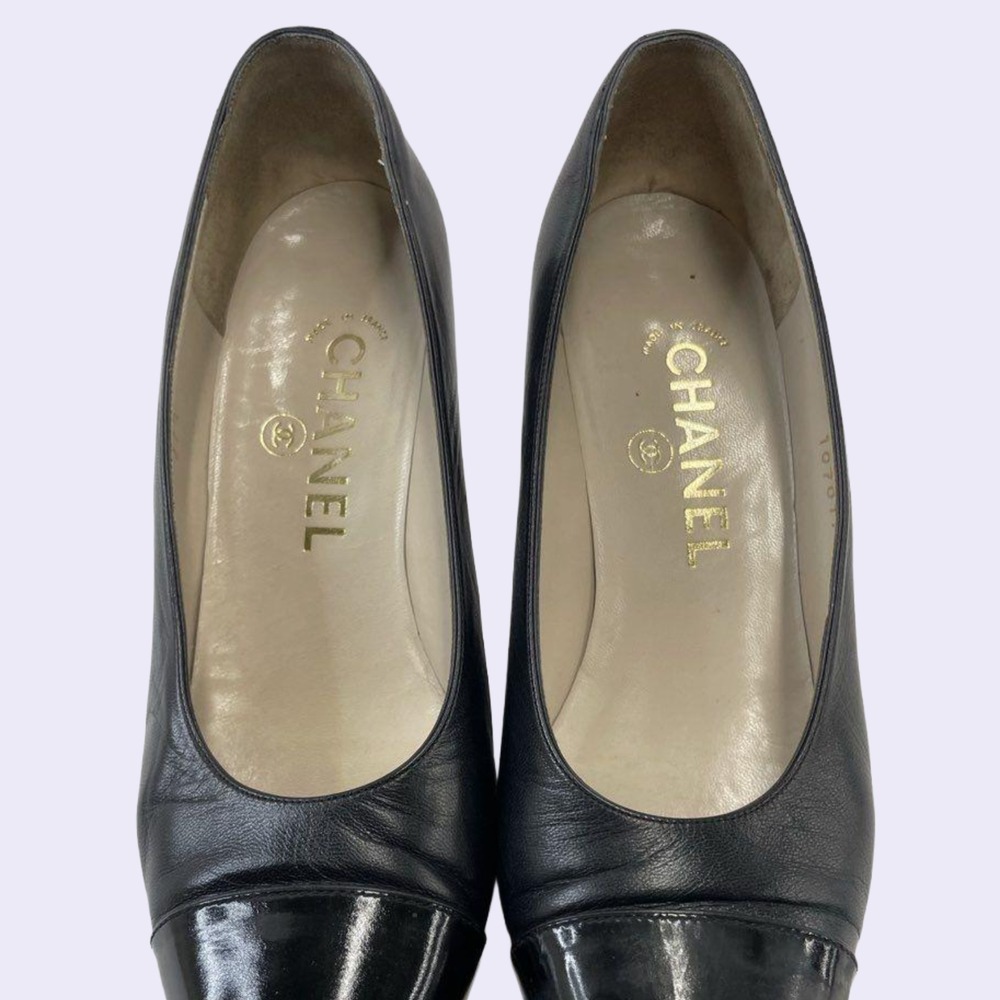 Authentic Vintage Chanel‎ Black Leather Cap Toe Pumps Heels Size 37.5 (7.5)
